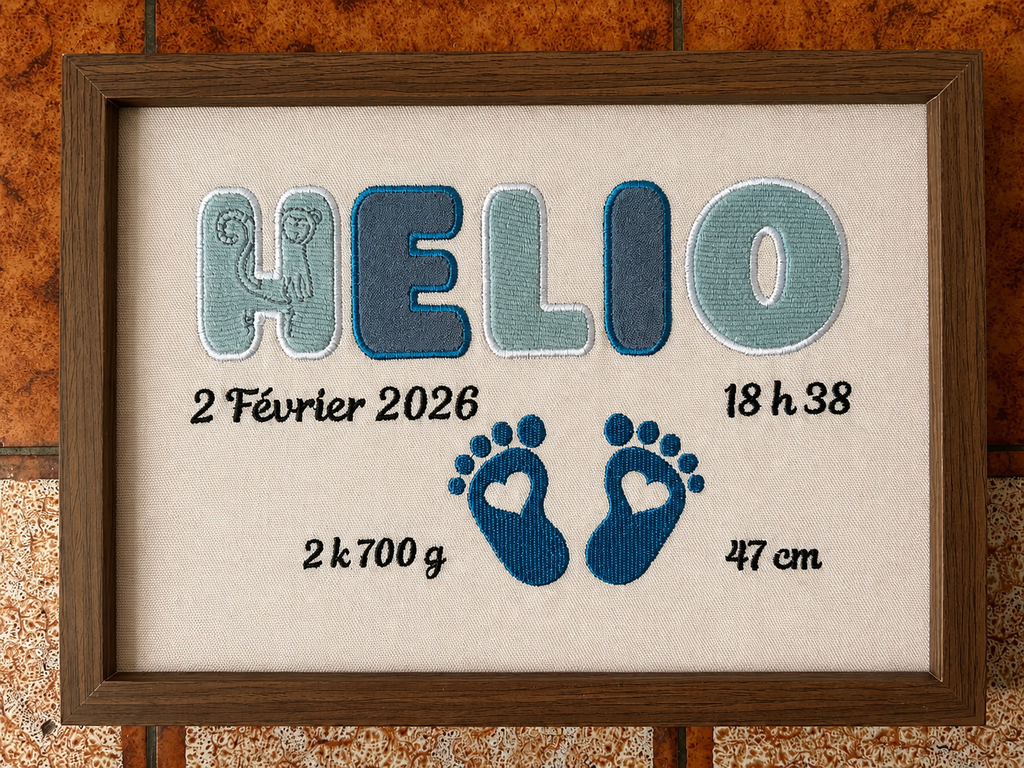 Cadre personnalisé avec les vêtements de bébé ✨ écriture arrondie